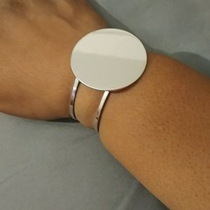 Argento Vivo round, silver bracelet.